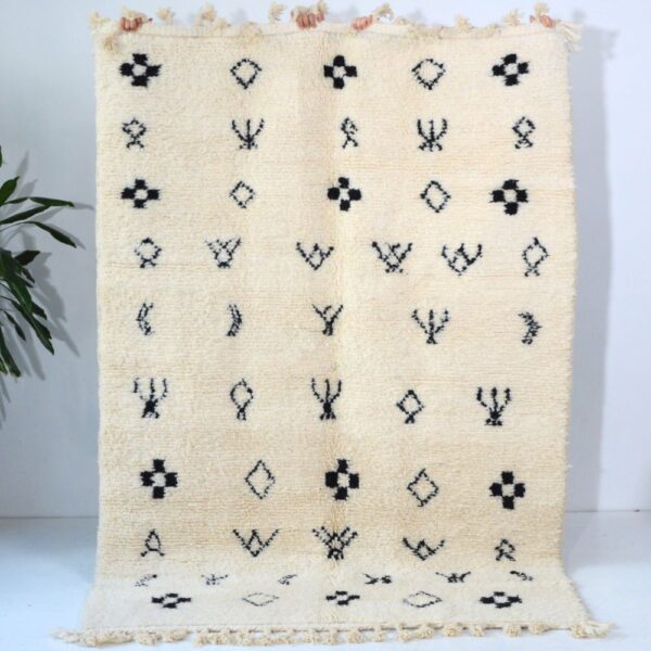 Beni Ouarain Handmade White Woolen Rug